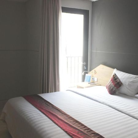 D'Max Hotel & Convention Lombok Praya Luaran gambar