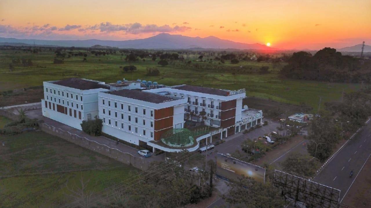 D'Max Hotel & Convention Lombok Praya Luaran gambar